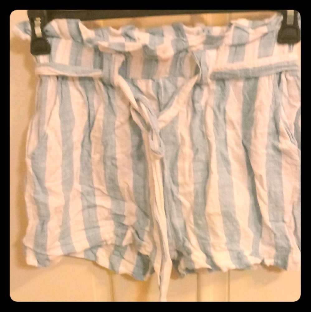 Paperbag stripe shorts Soft white/vintage baby blu
